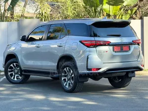 Toyota Fortuner 2024 Silver