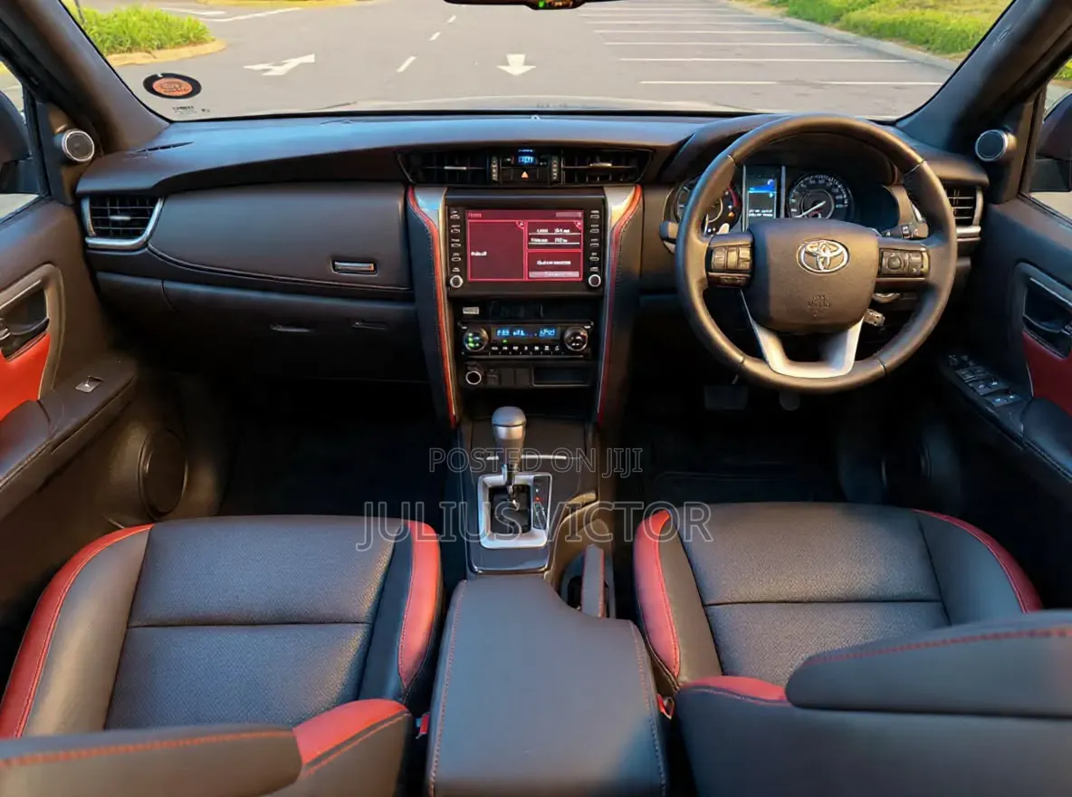 Toyota Fortuner 2024 Silver
