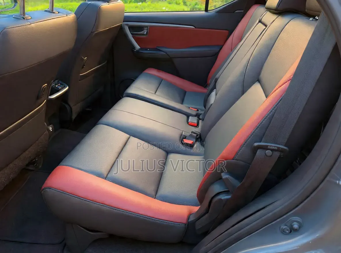 Toyota Fortuner 2024 Silver