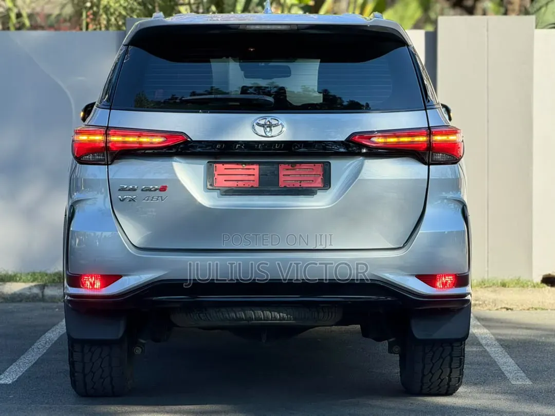 Toyota Fortuner 2024 Silver