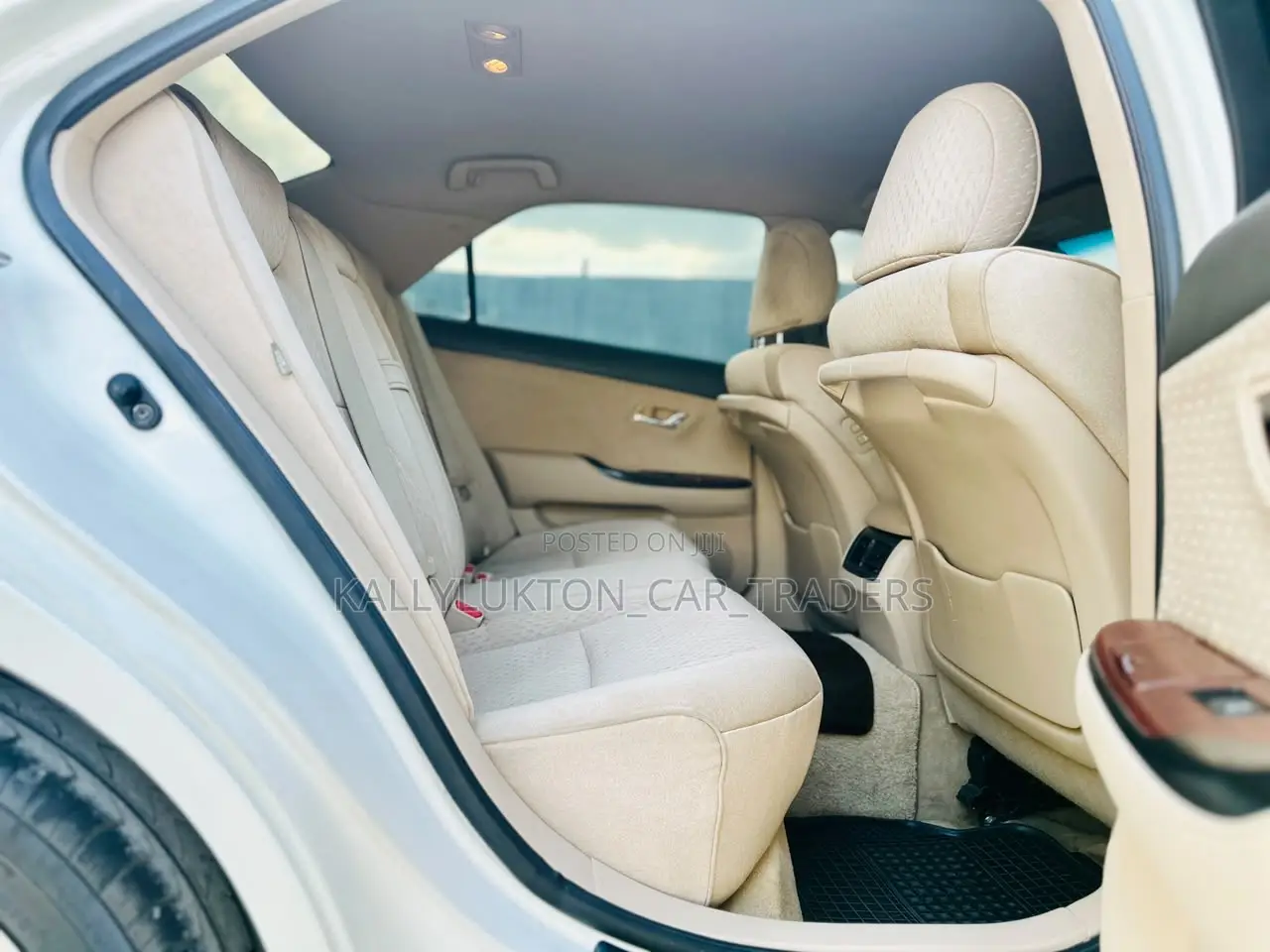 Toyota Crown 2010 White
