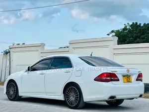 Toyota Crown 2010 White