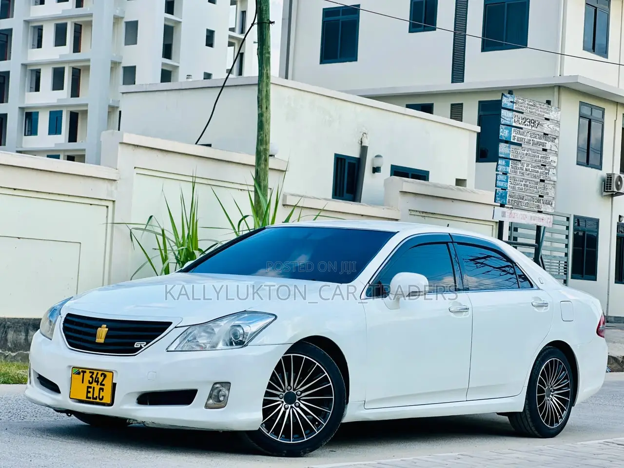 Toyota Crown 2010 White