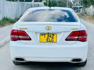Toyota Crown 2010 White