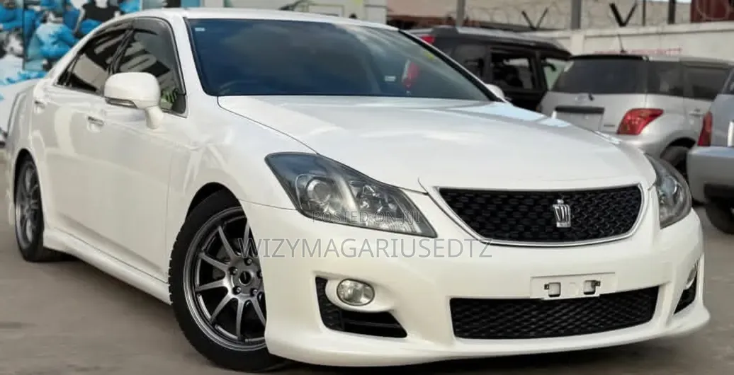 Toyota Crown 2009 Gold