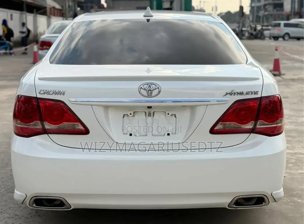 Toyota Crown 2009 Gold