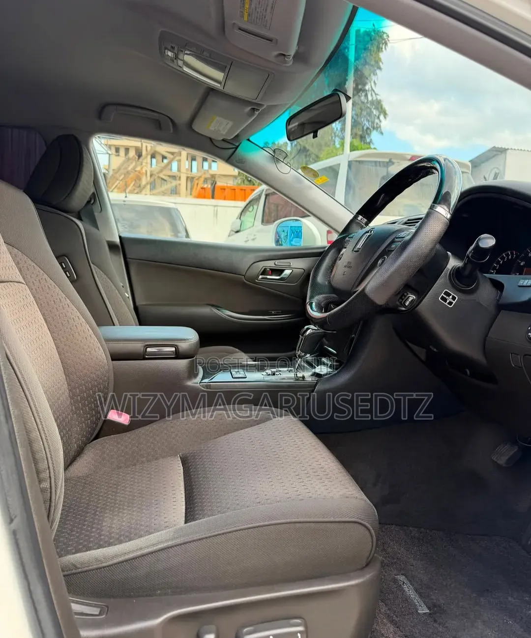 Toyota Crown 2009 Gold