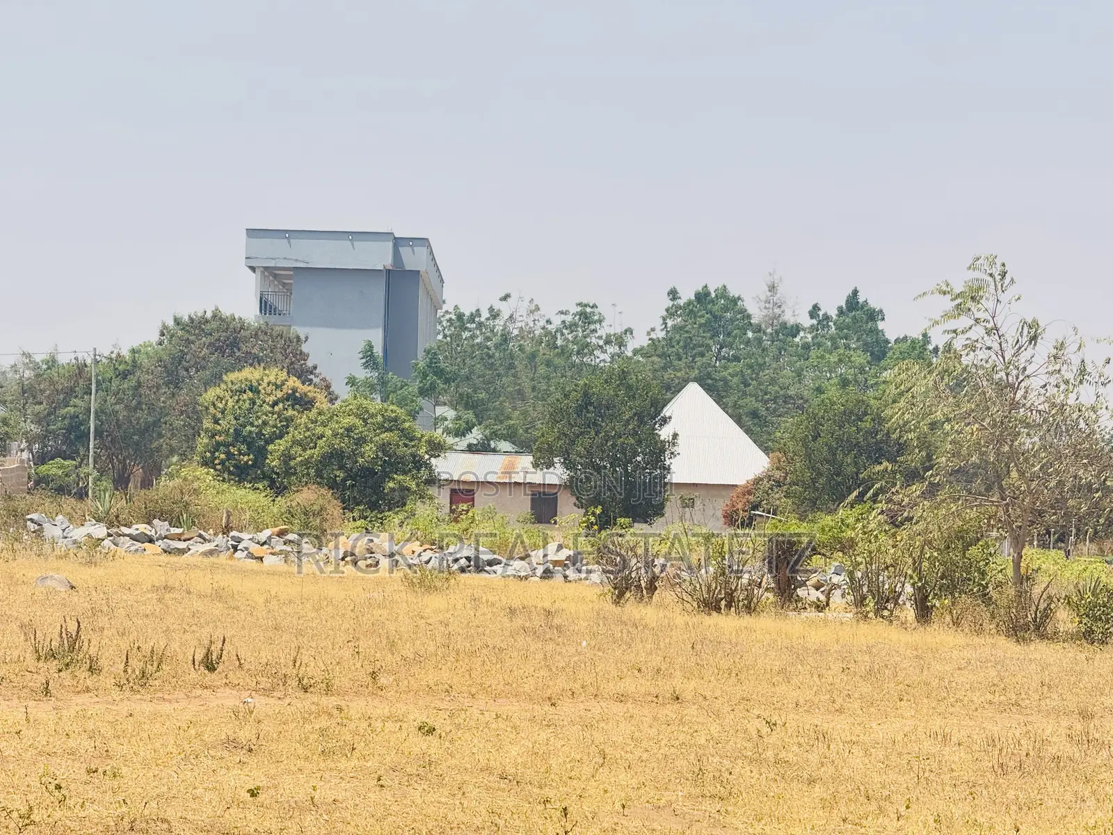 Kiwanja Kinauzwa Buswelu - Ilalila ( Nebrix Schools Mwanza ) SQM 20x21