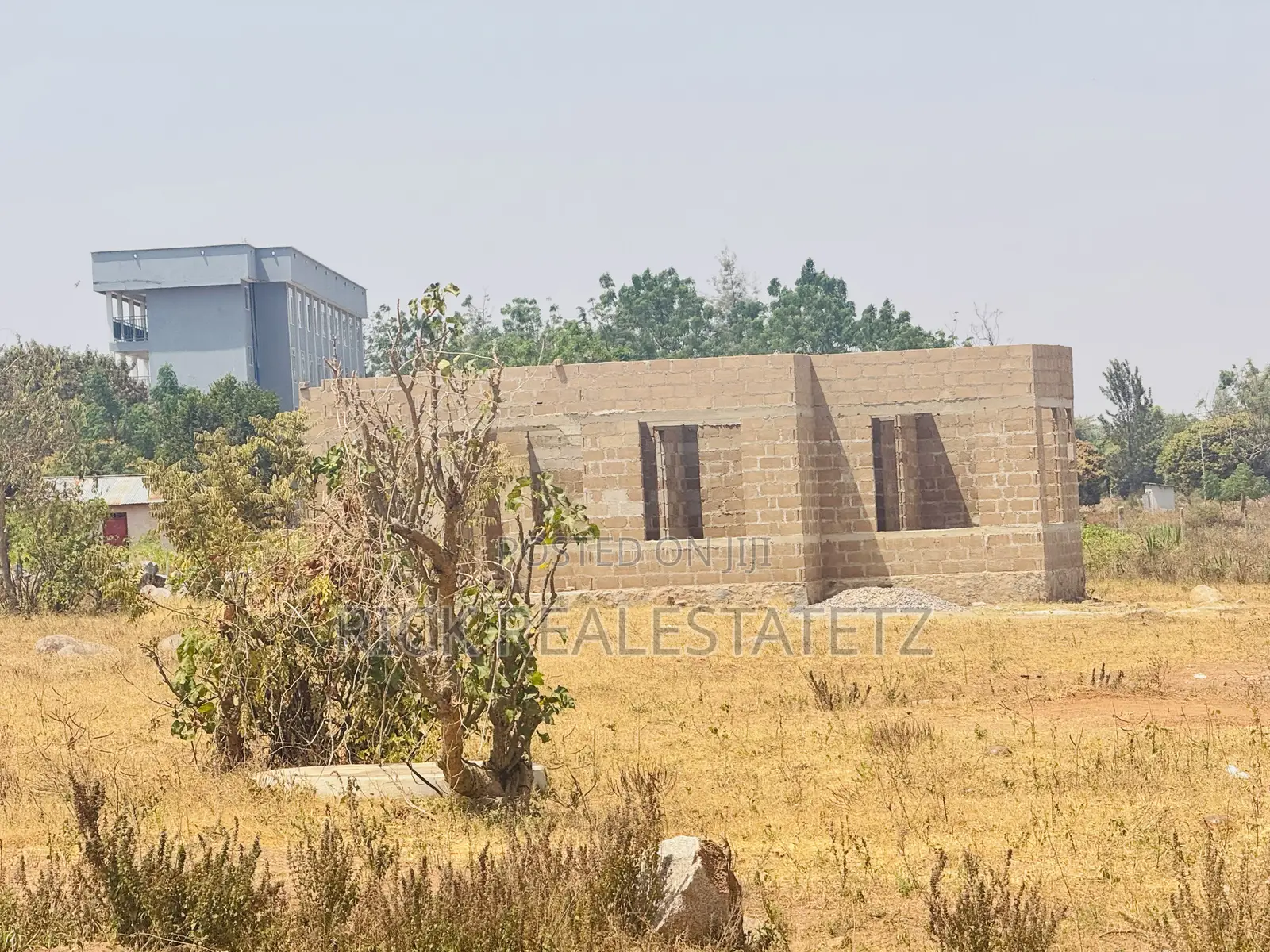 Kiwanja Kinauzwa Buswelu - Ilalila ( Nebrix Schools Mwanza ) SQM 20x21