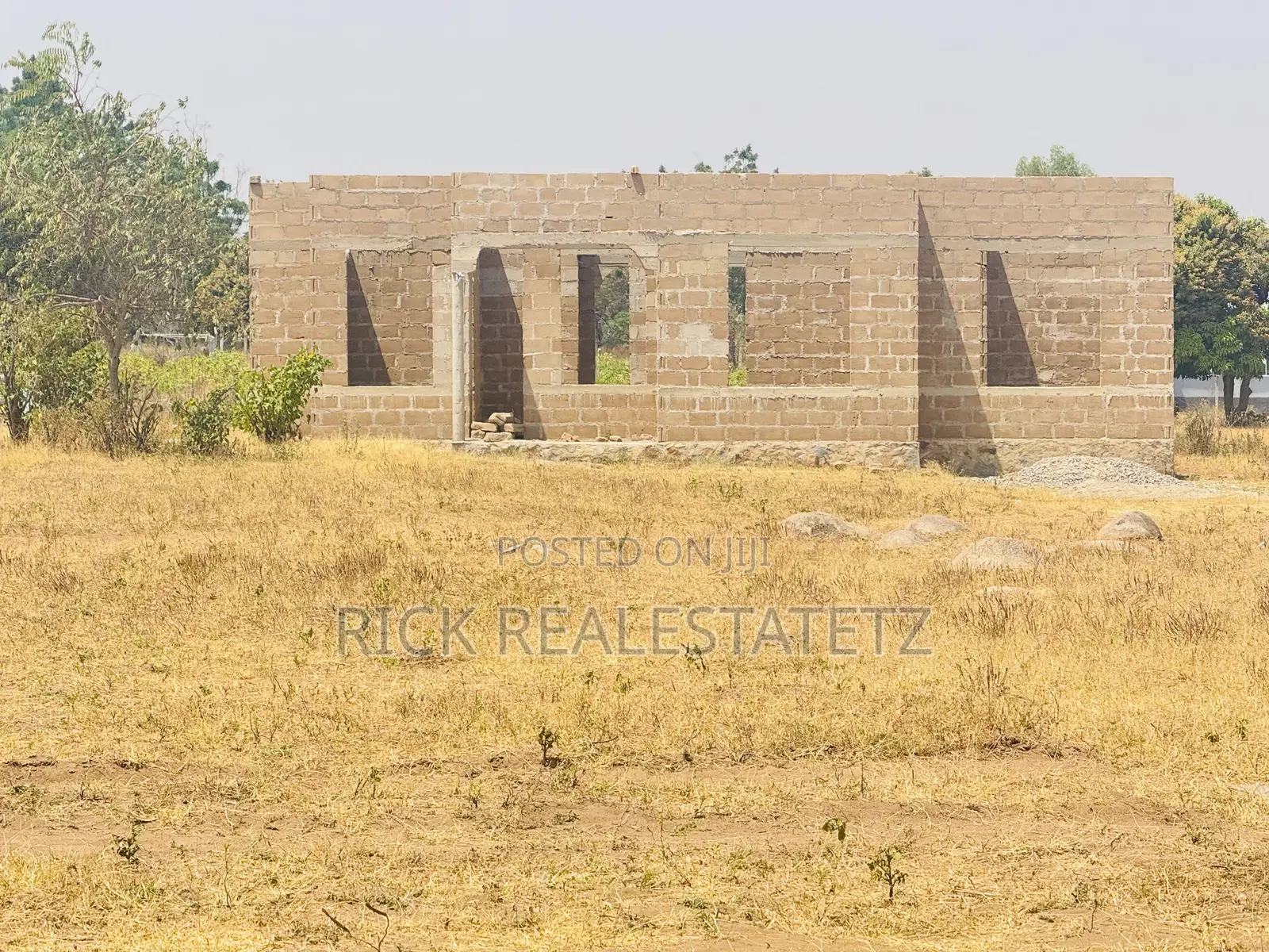 Kiwanja Kinauzwa Buswelu - Ilalila ( Nebrix Schools Mwanza ) SQM 20x21