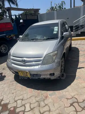 Toyota IST 2004 Silver