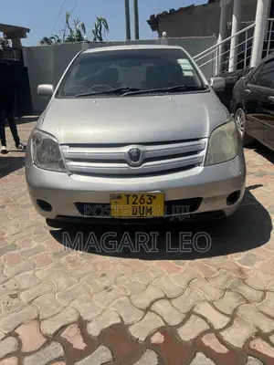 Toyota IST 2004 Silver