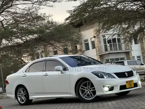 Toyota Crown 2012 Pearl