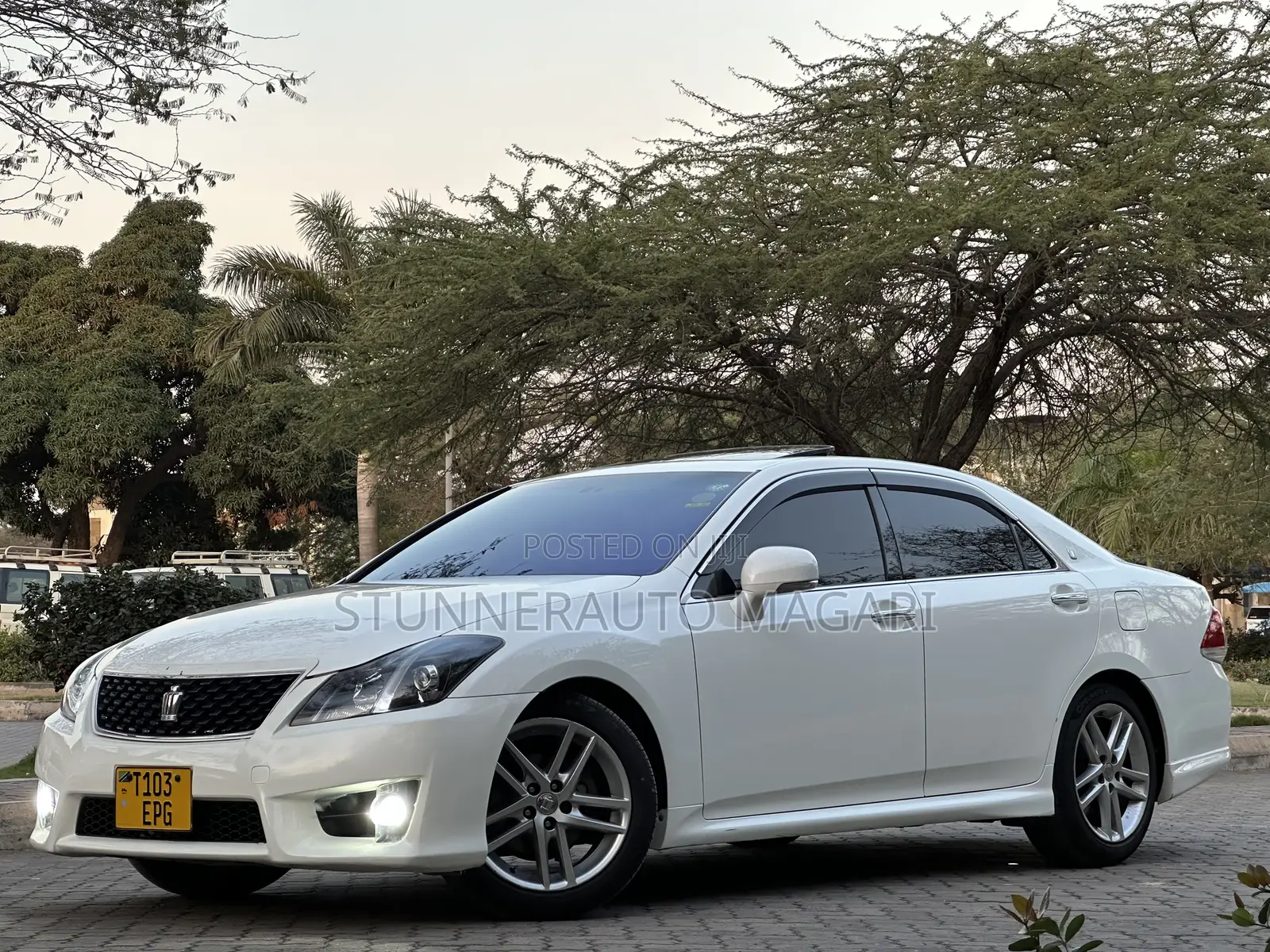 Toyota Crown 2012 Pearl