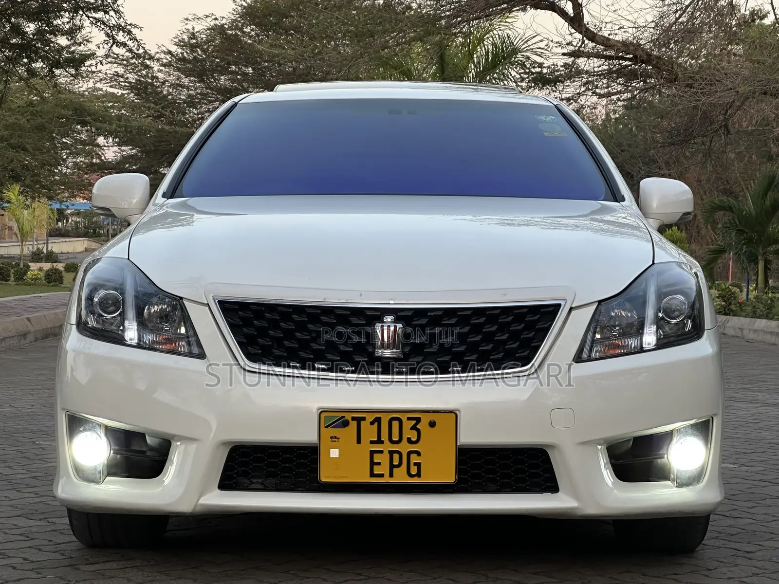 Toyota Crown 2012 Pearl