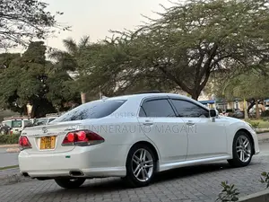 Toyota Crown 2012 Pearl