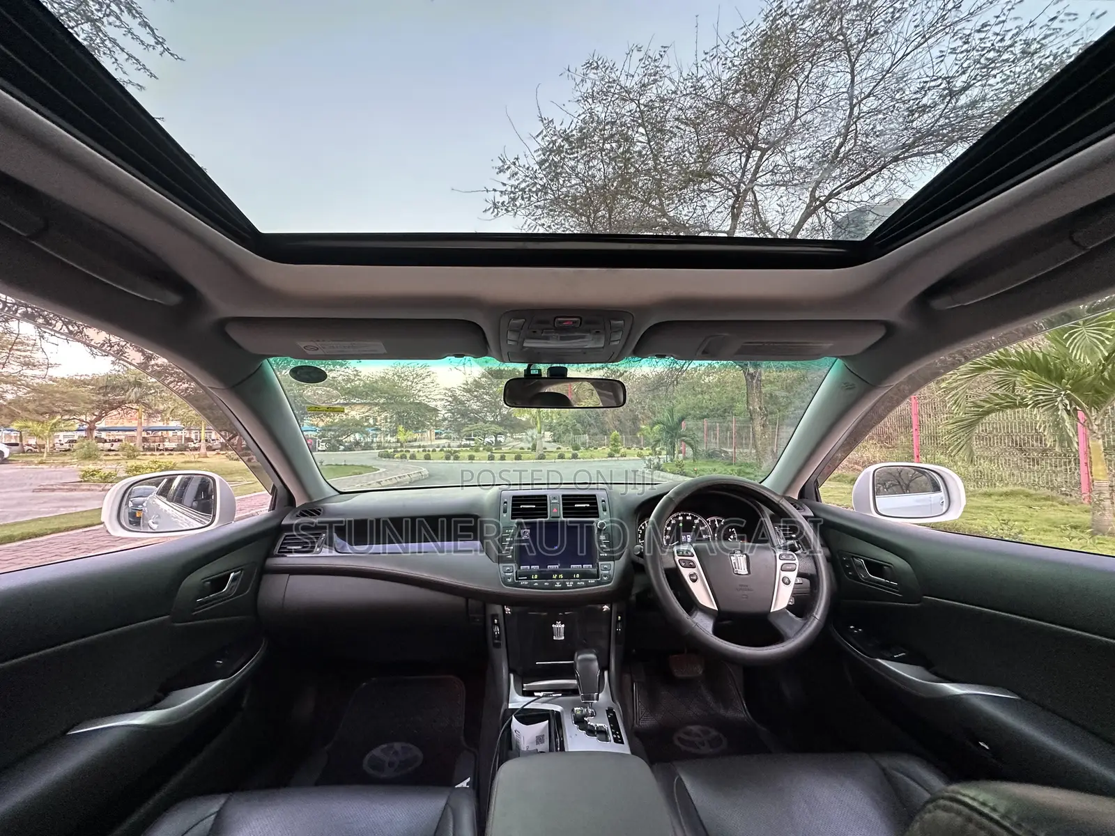 Toyota Crown 2012 Pearl