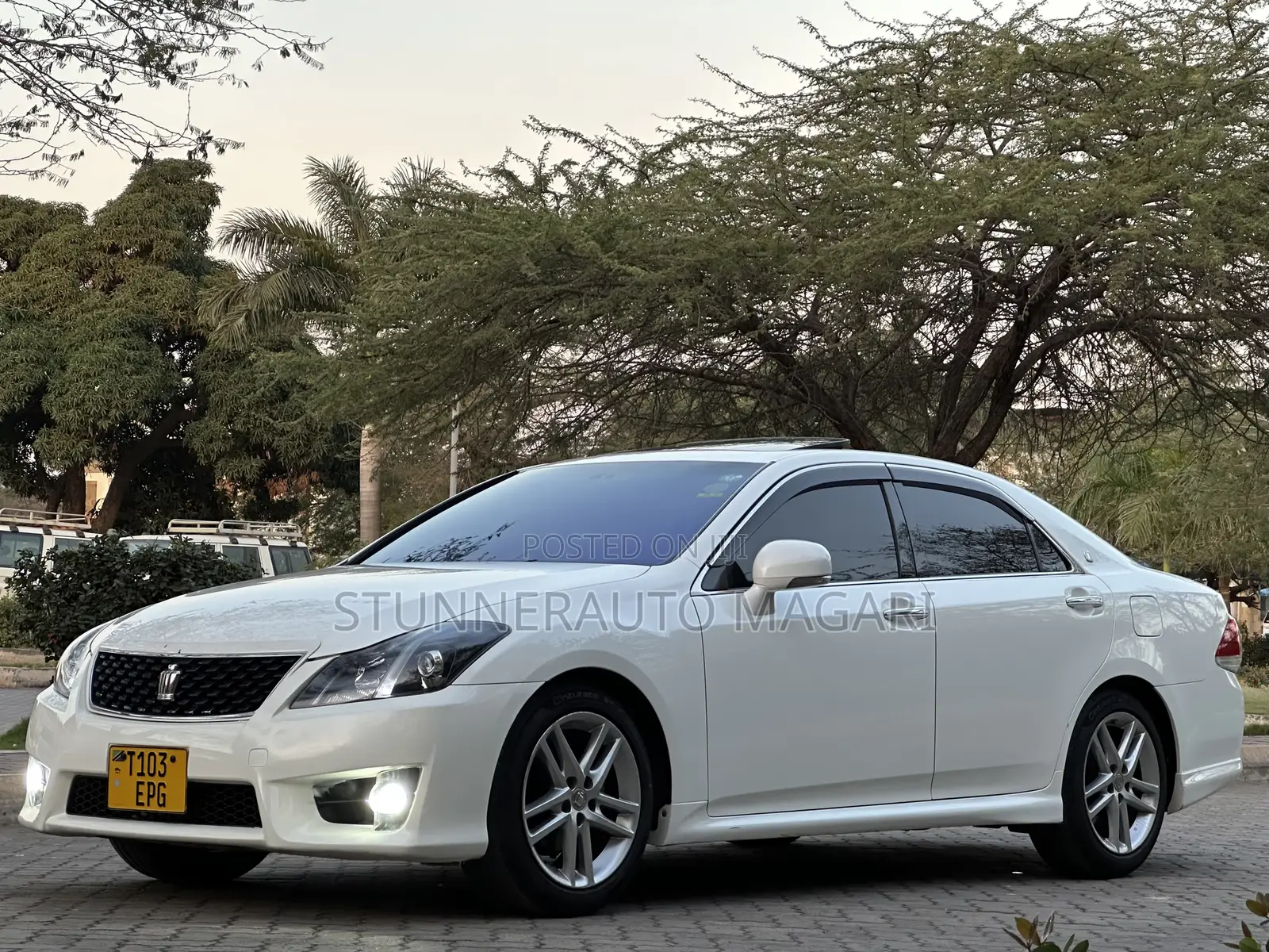 Toyota Crown 2012 Pearl