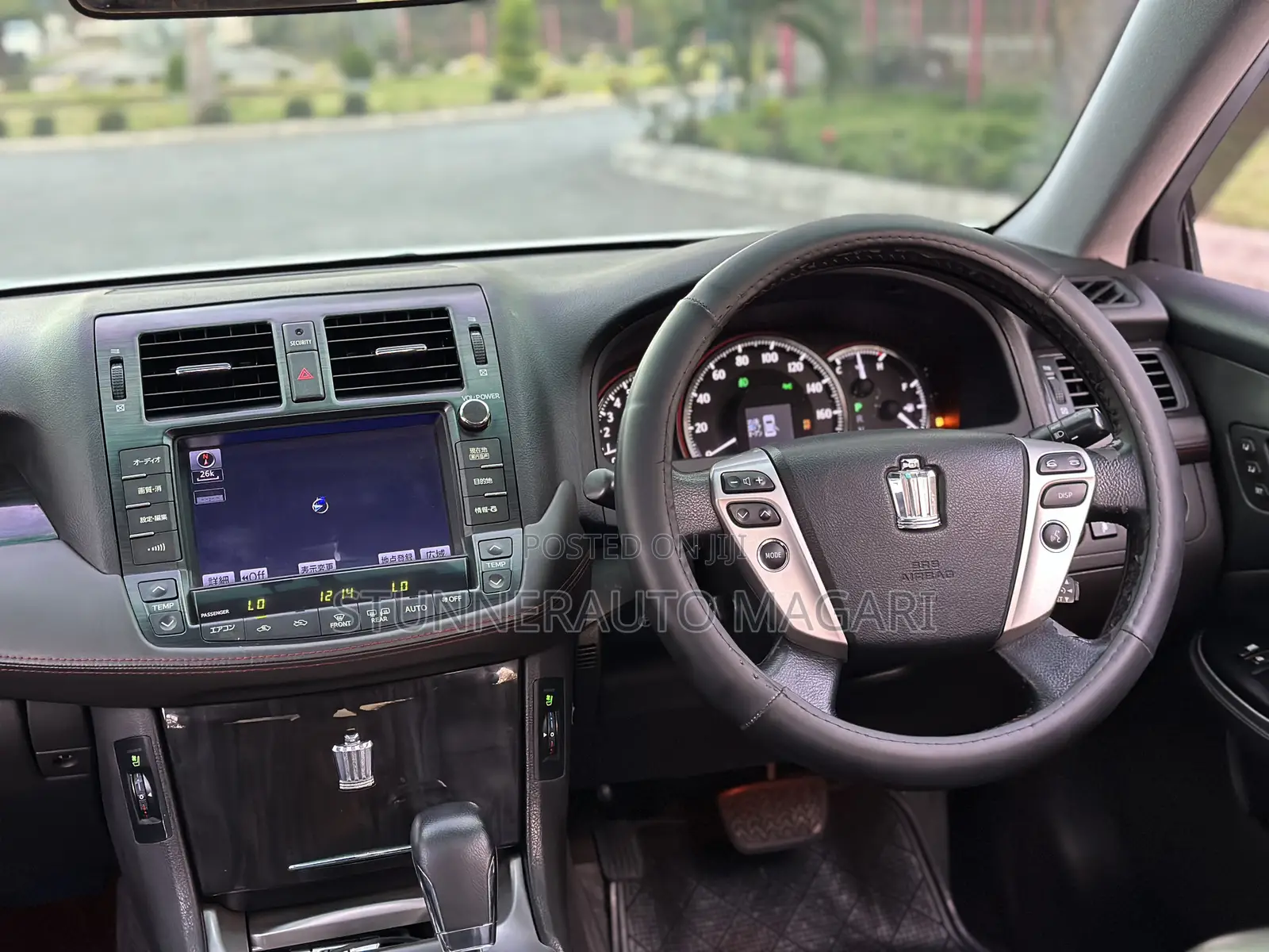 Toyota Crown 2012 Pearl