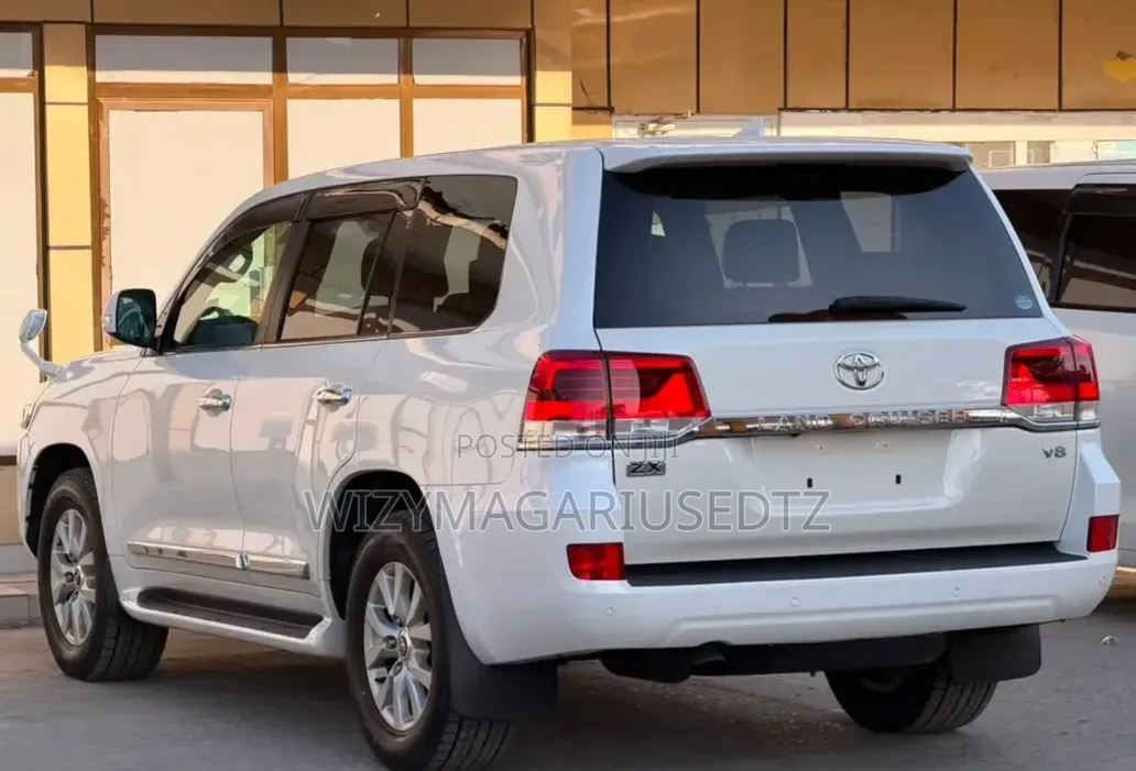 Toyota Land Cruiser 2017 Off white