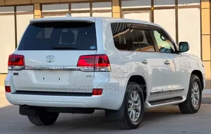 Toyota Land Cruiser 2017 Off white