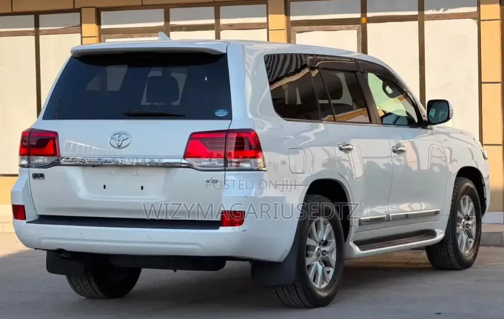 Toyota Land Cruiser 2017 Off white