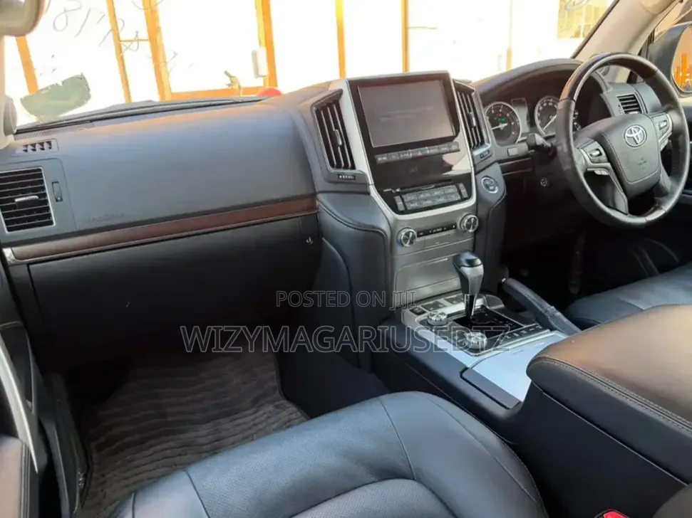 Toyota Land Cruiser 2017 Off white