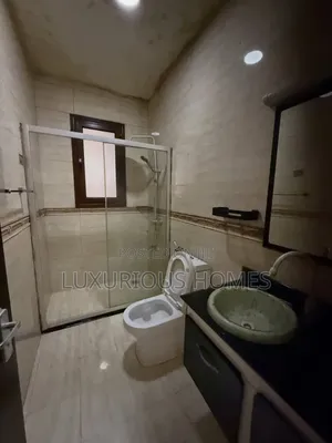 5bdrm House in Ada Estate for rent