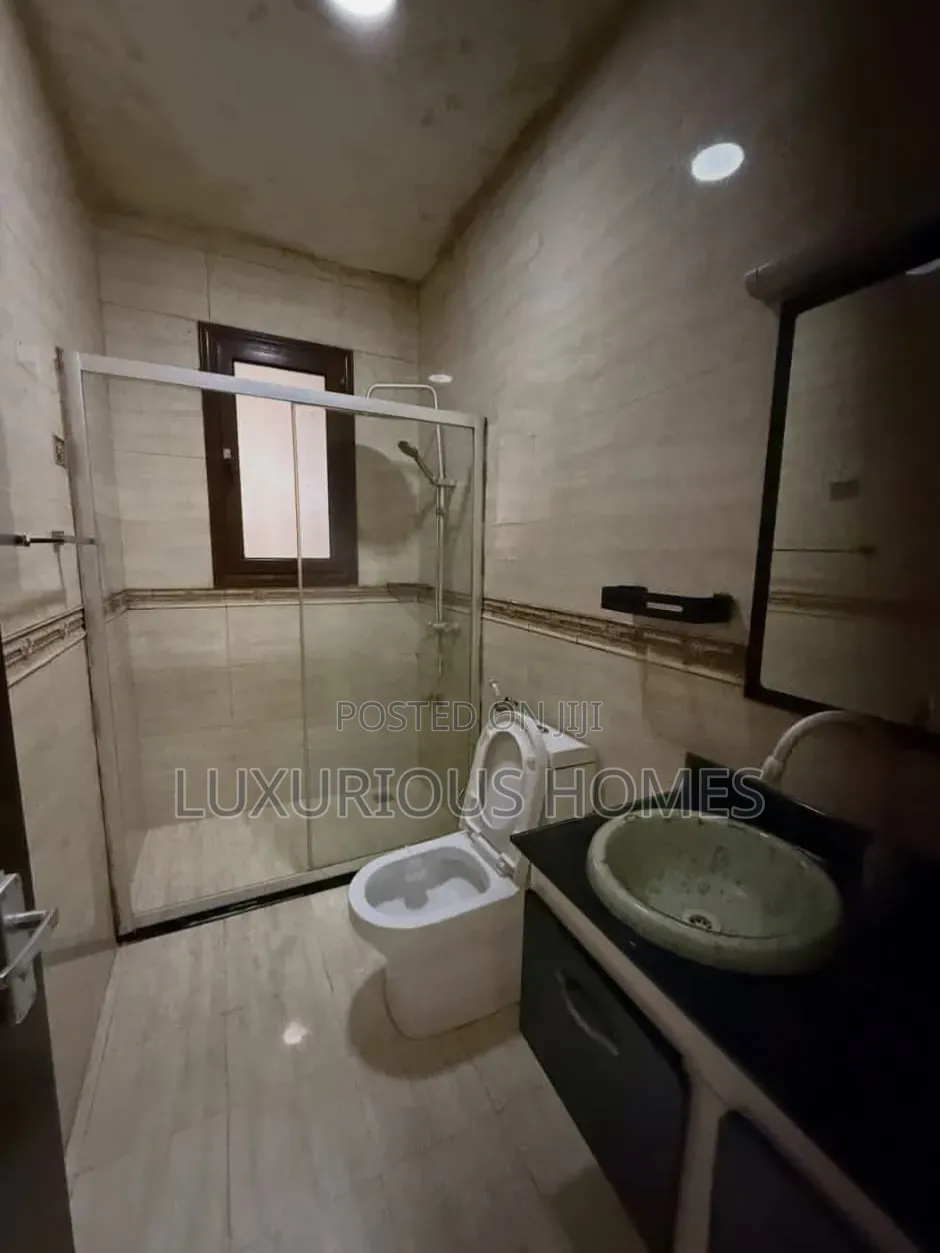 5bdrm House in Ada Estate for rent