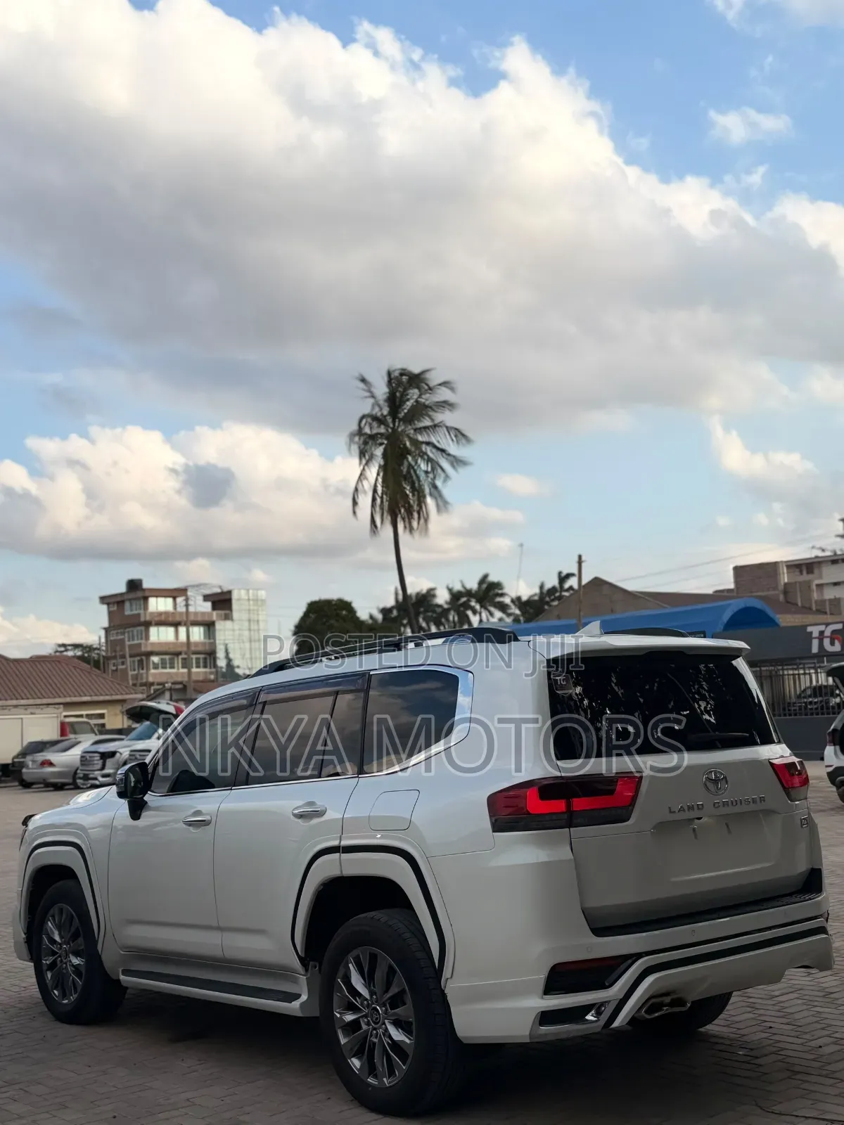 Toyota Land Cruiser 2024 Pearl
