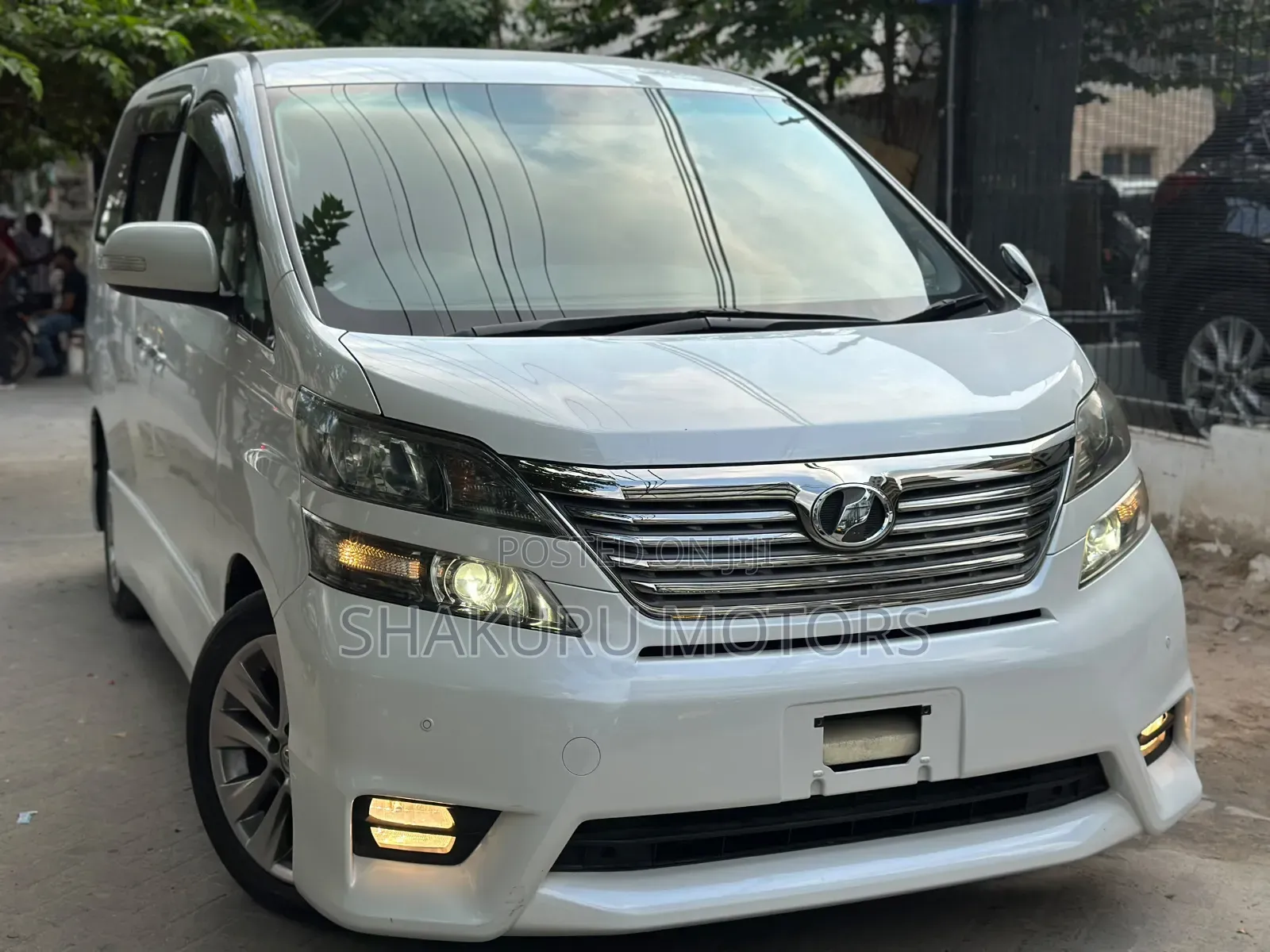 Toyota Vellfire 2009 White