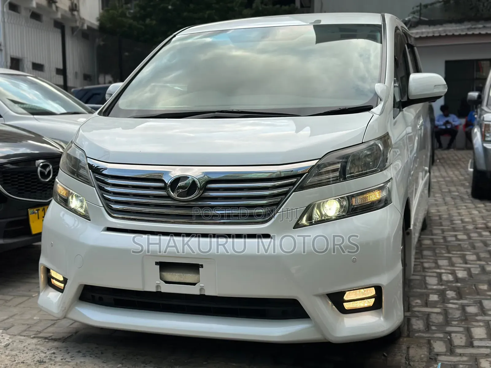 Toyota Vellfire 2009 White
