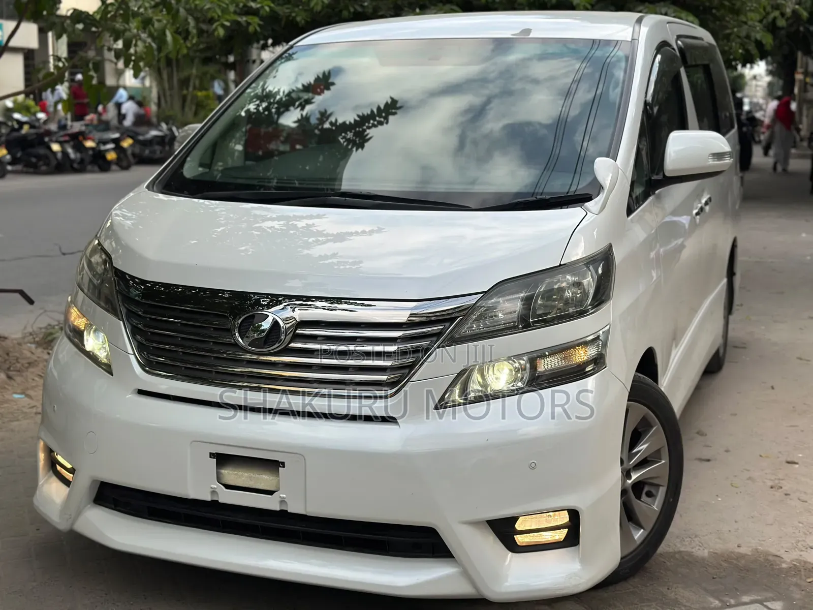 Toyota Vellfire 2009 White
