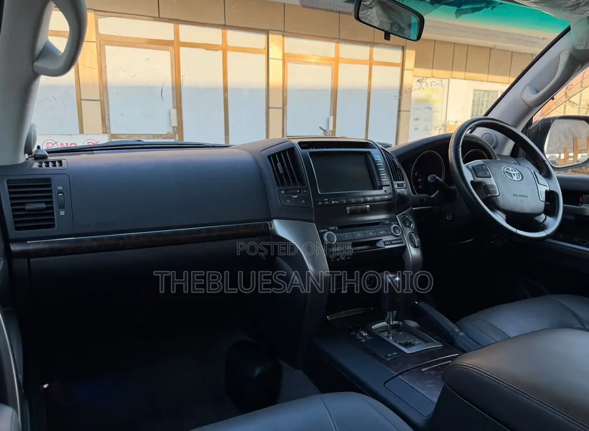 Toyota Land Cruiser 2009 Gold