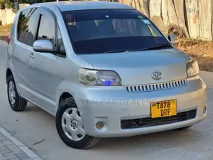 Toyota Porte 2004 Silver