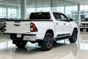 Toyota Hilux 2021 White