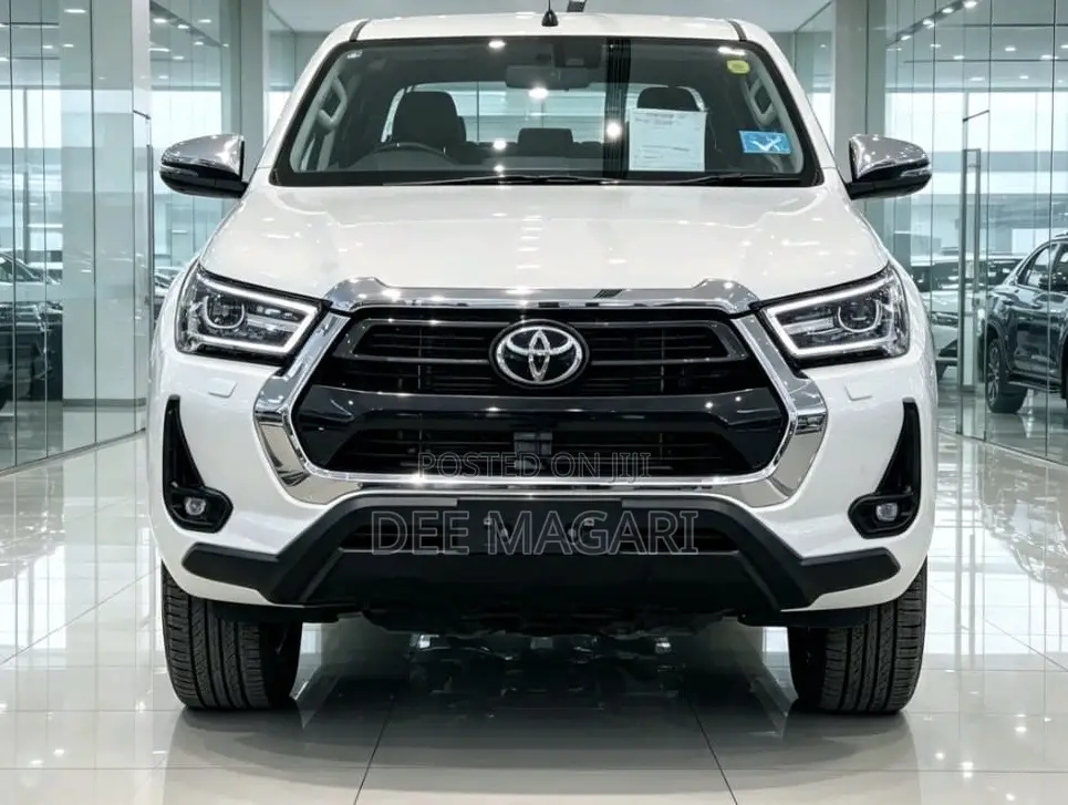 Toyota Hilux 2021 White