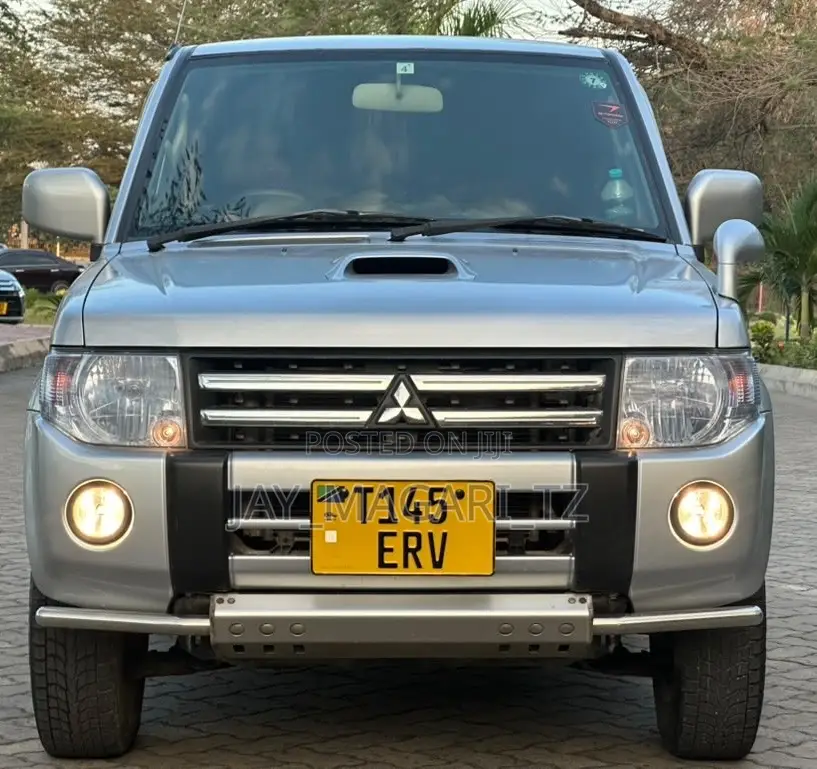 Mitsubishi Pajero 2009 Silver