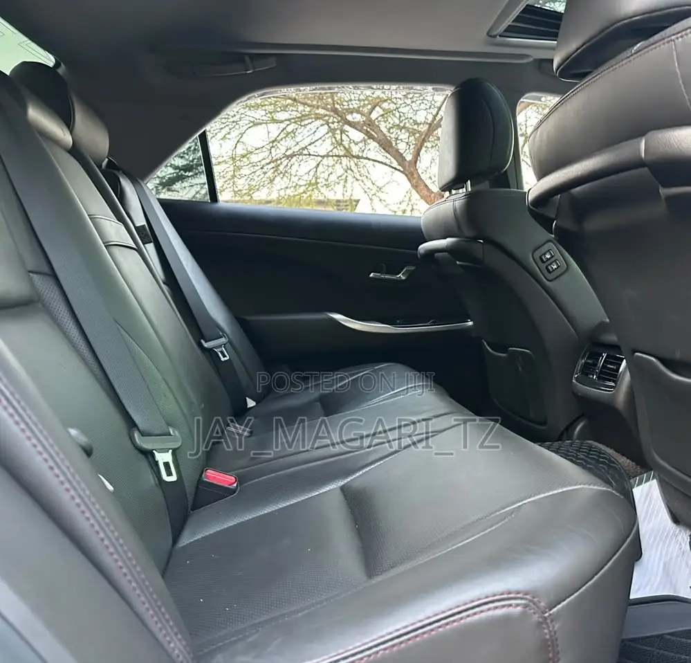 Toyota Crown 2010 White