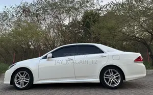 Toyota Crown 2010 White