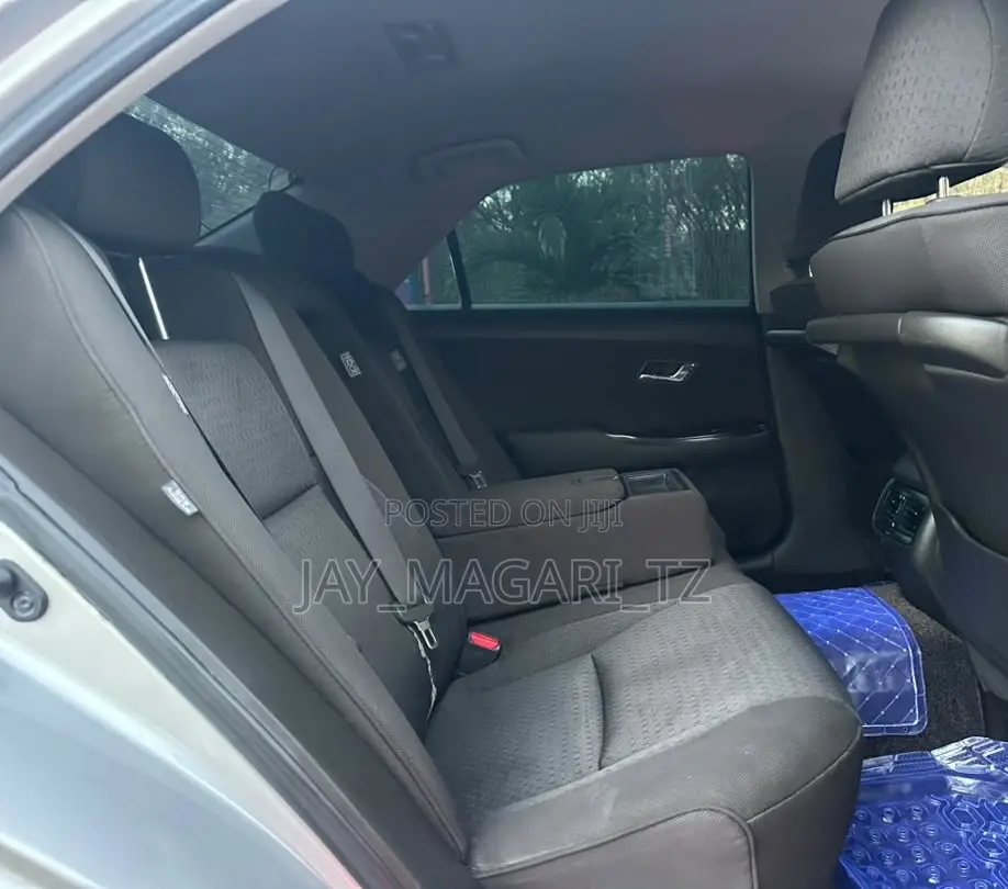 Toyota Crown 2009 Silver