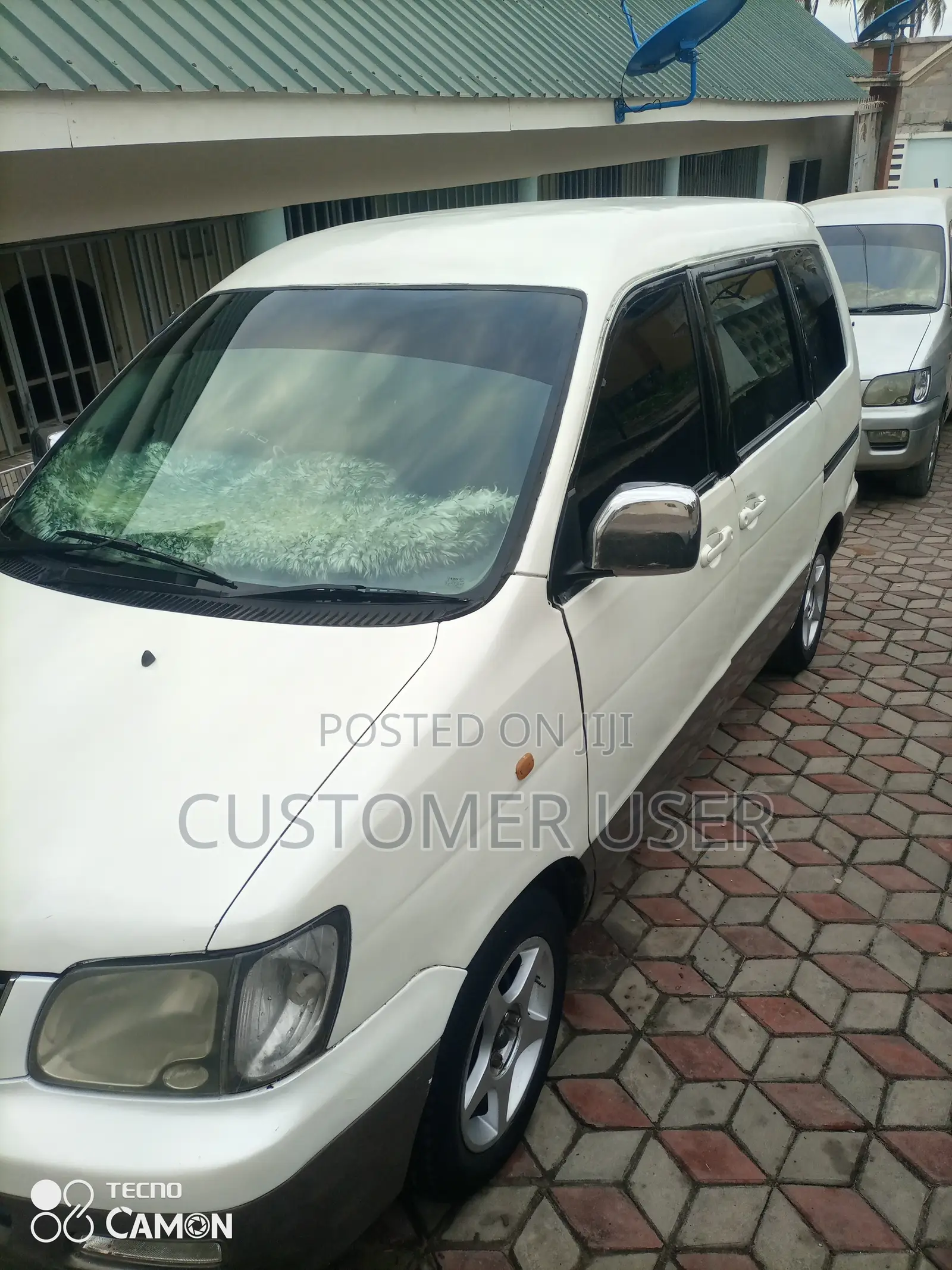 Toyota Noah 2.0 AWD (8 Seater) 2001 White