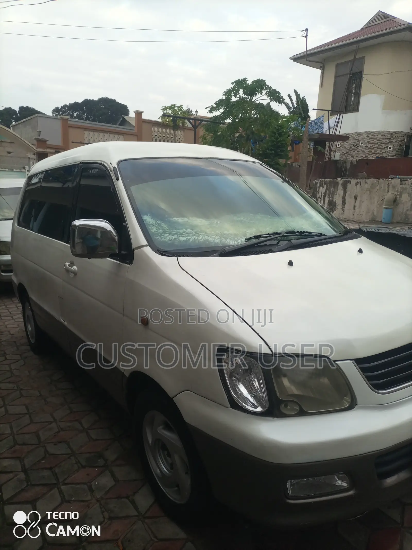 Toyota Noah 2.0 AWD (8 Seater) 2001 White