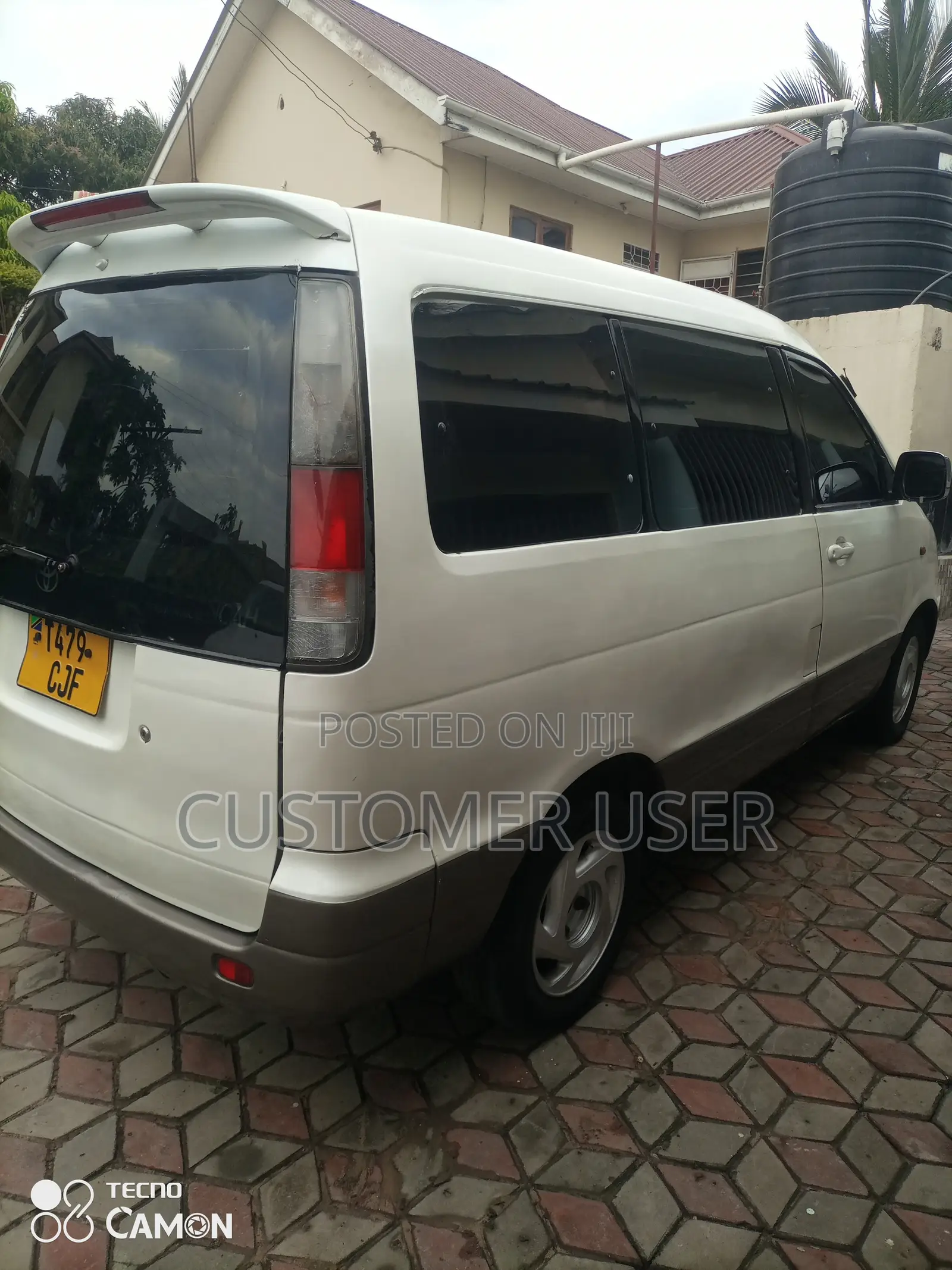 Toyota Noah 2.0 AWD (8 Seater) 2001 White