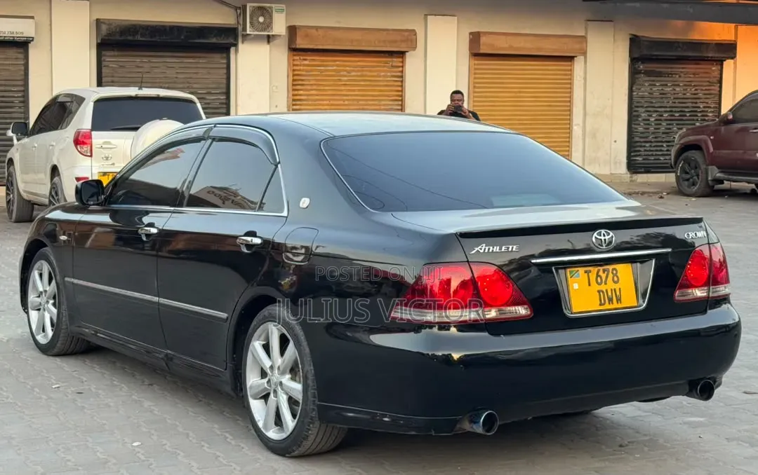 Toyota Crown 2006 Black
