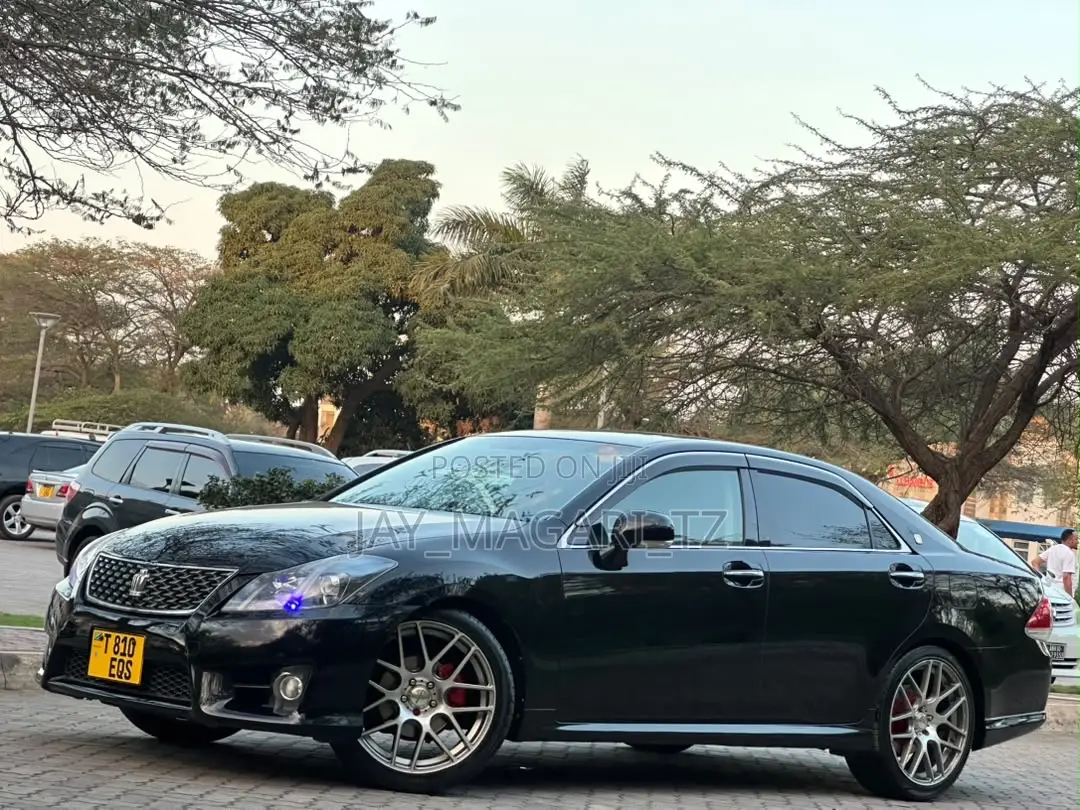 Toyota Crown 2011 Black