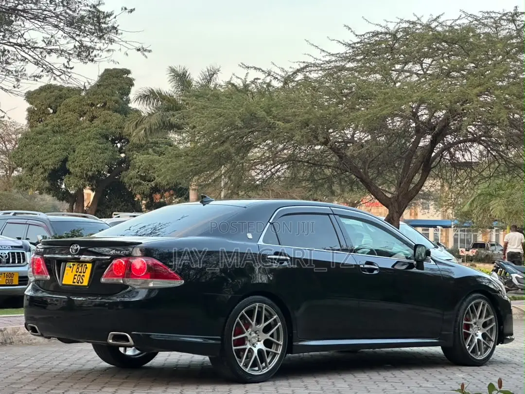 Toyota Crown 2011 Black