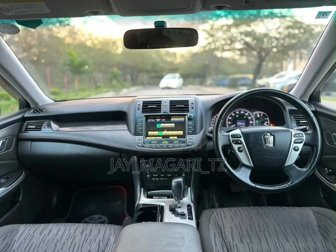 Toyota Crown 2011 Black
