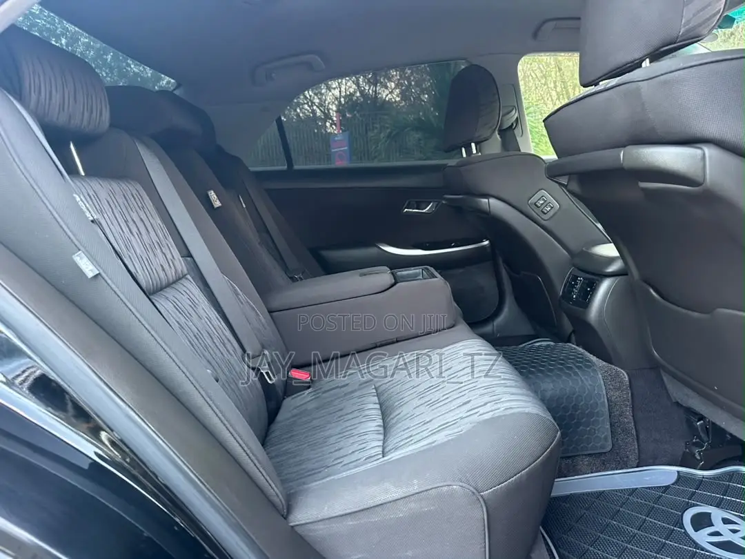Toyota Crown 2011 Black