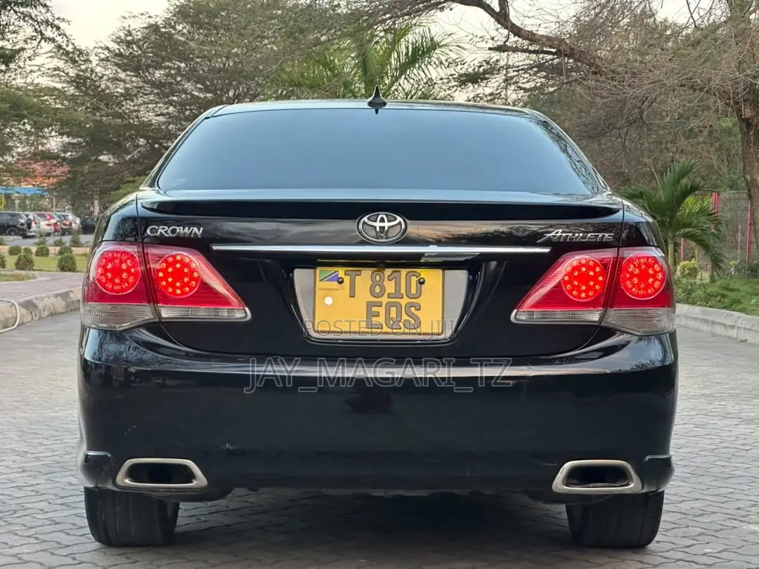 Toyota Crown 2011 Black